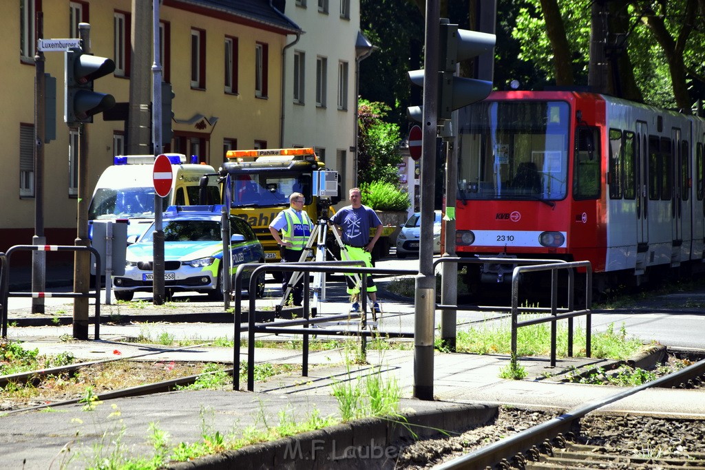 VU Roller KVB Bahn Koeln Luxemburgerstr Neuenhoefer Allee P130.JPG - Miklos Laubert